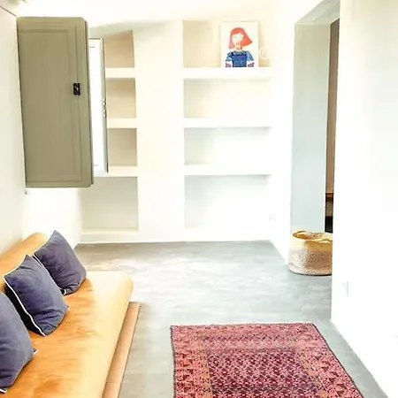 White Hut Hotel