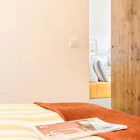 White Hut Hotel 4*