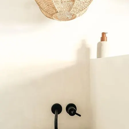 White Hut מלון