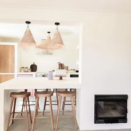 White Hut 4*