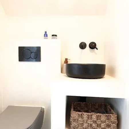 White Hut Hotel 4*