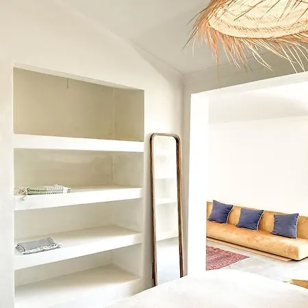 Hotel White Hut 4*
