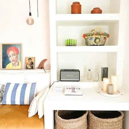 White Hut Hotel 4*